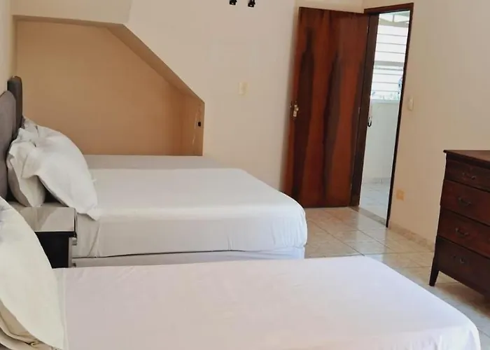 Casa Sta Amélia 3 quartos, 3 banheiros c/ garagem