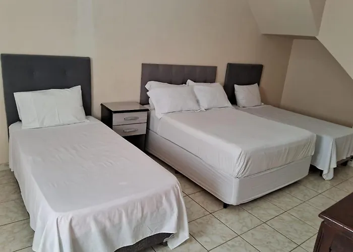 Casa Sta Amélia 3 quartos, 3 banheiros c/ garagem