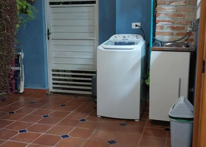 Charmosa casa de vila próxima ao metrô